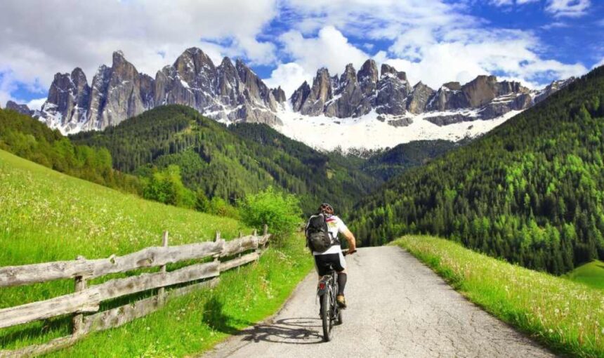 Cycling Tours: Best Routes for Biking Enthusiasts